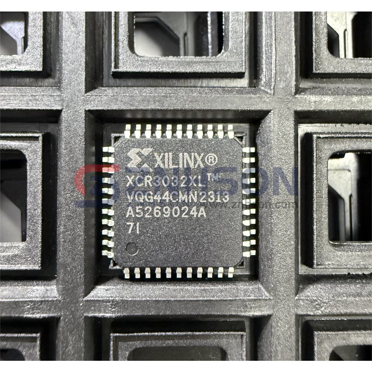 XCR3032XL-7VQ44I Preview