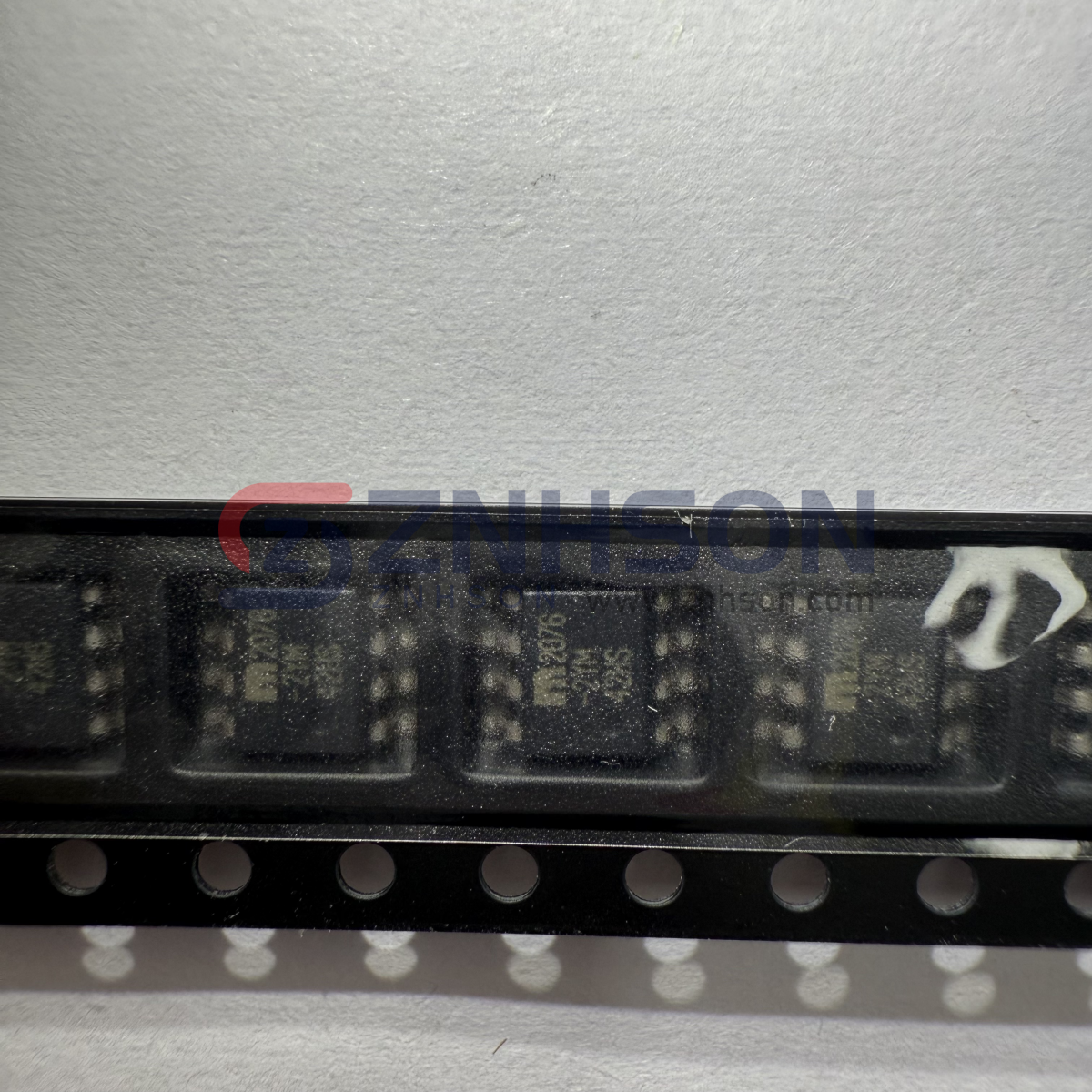 MIC2076-2YM-TR